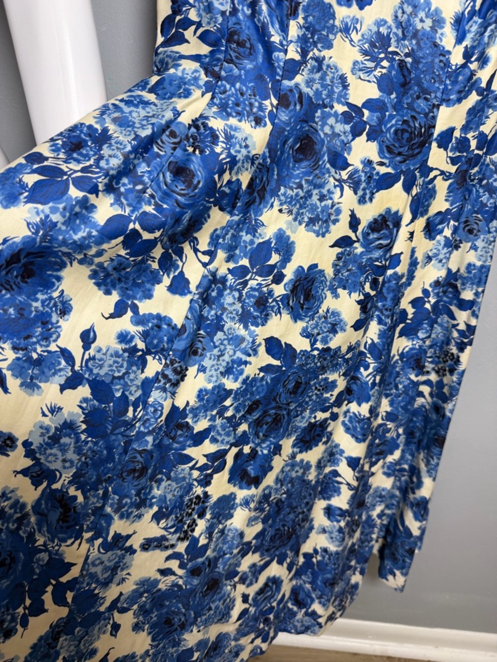 Vtg 50’s GiGi Young Blue Floral V-Neck Sheath Swing Dress 8 - Picture 5 of 8